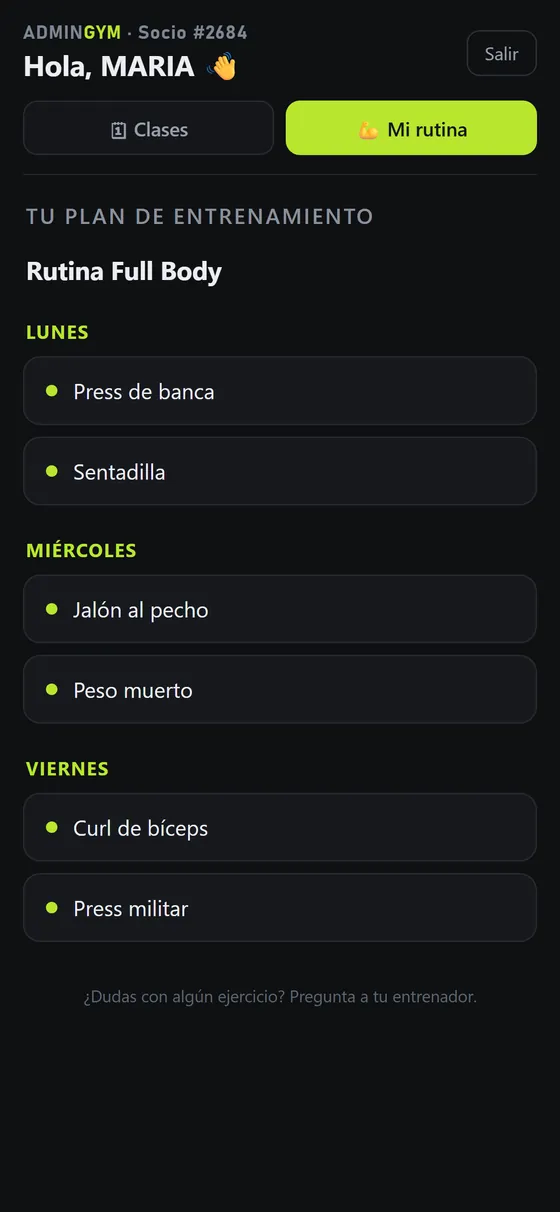 Portal del socio en un celular: la rutina de entrenamiento asignada, ordenada por día de la semana con sus ejercicios.